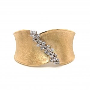 14KT Gold Fashion Bracelet, with secure lock