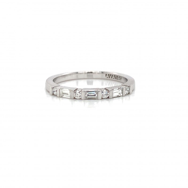 14K Solitaire East West Baguette w Alternating Round Diamond